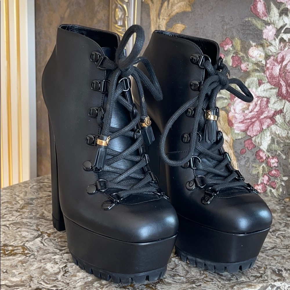 Gucci Black Kayla Lace-Up Leather Platform Boots - Picture 2 of 9